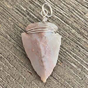 5/$10❤️❤️❤️NEW Handmade Wire Wrapped Arrowhead Stone Pendant